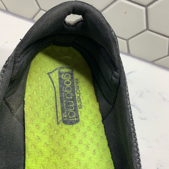 Skechers GOGA Mat Technology Slip Ons - Picture 4 of 7